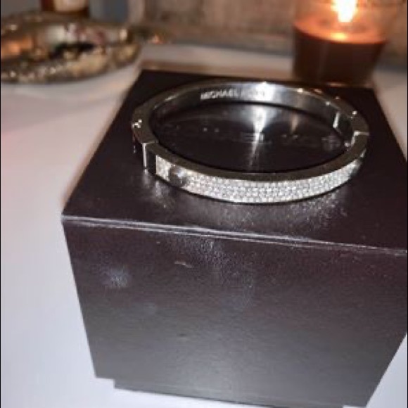 Michael Kors diamond bracelet - Picture 2 of 4